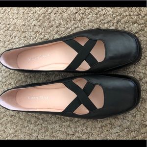 Taryn Rose Bethany flats In black